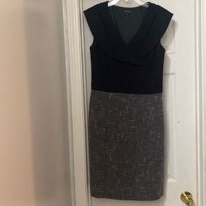 TAHARI SIZE 8 Dress